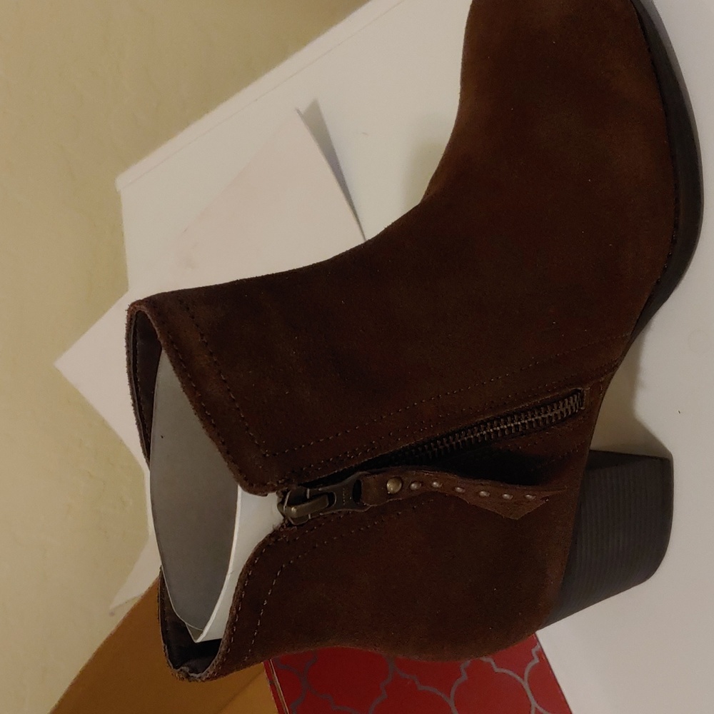 Skechers chocolate brown bootie size 8 med never worn, new in box pkg